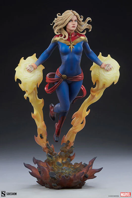 "Marvel Comics" Premium Format Figure Captain Marvel (Sparkle Fist) - Image 12